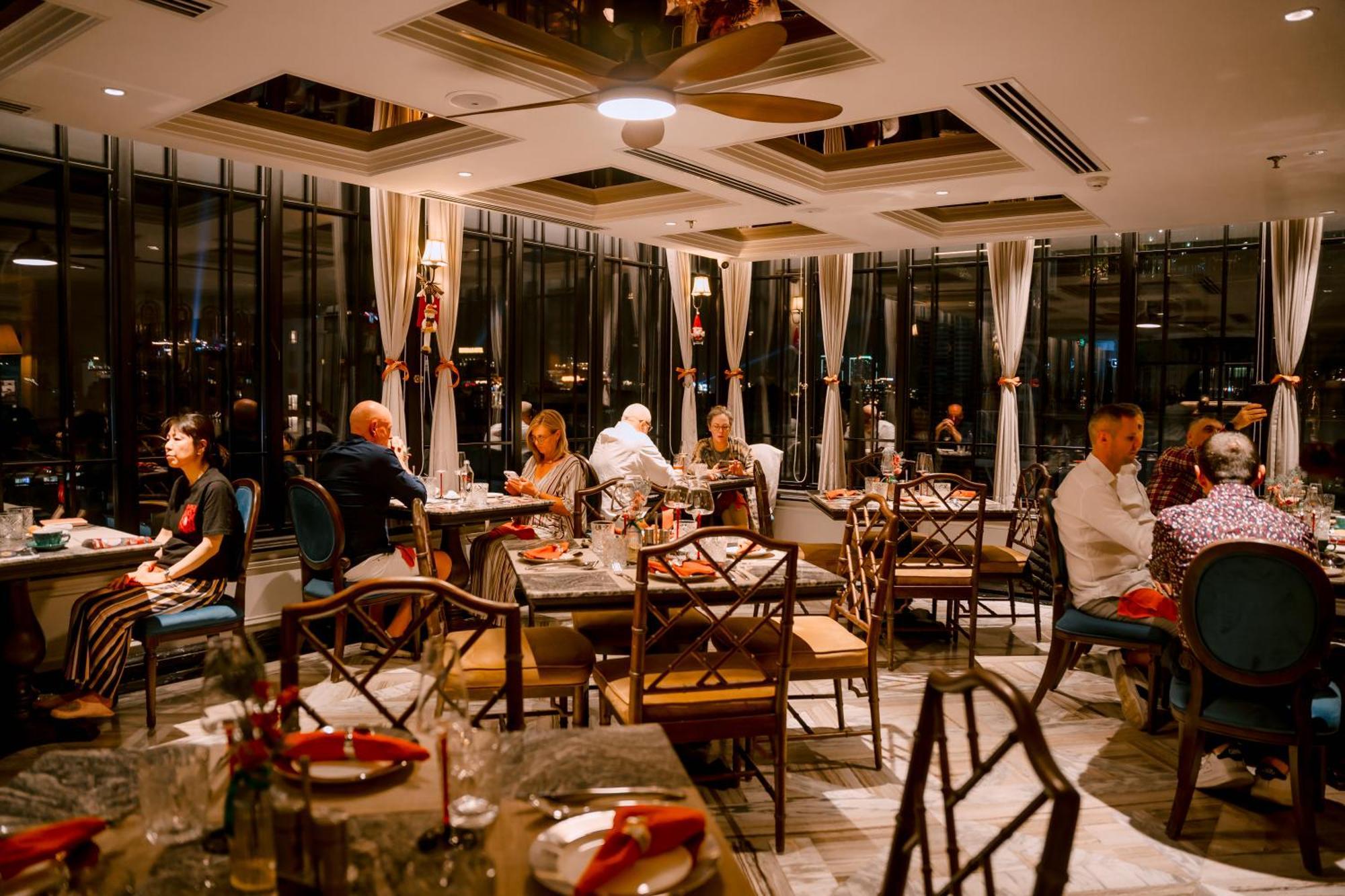 Grand Hotel Du Lac Hanoi Exteriör bild The restaurant