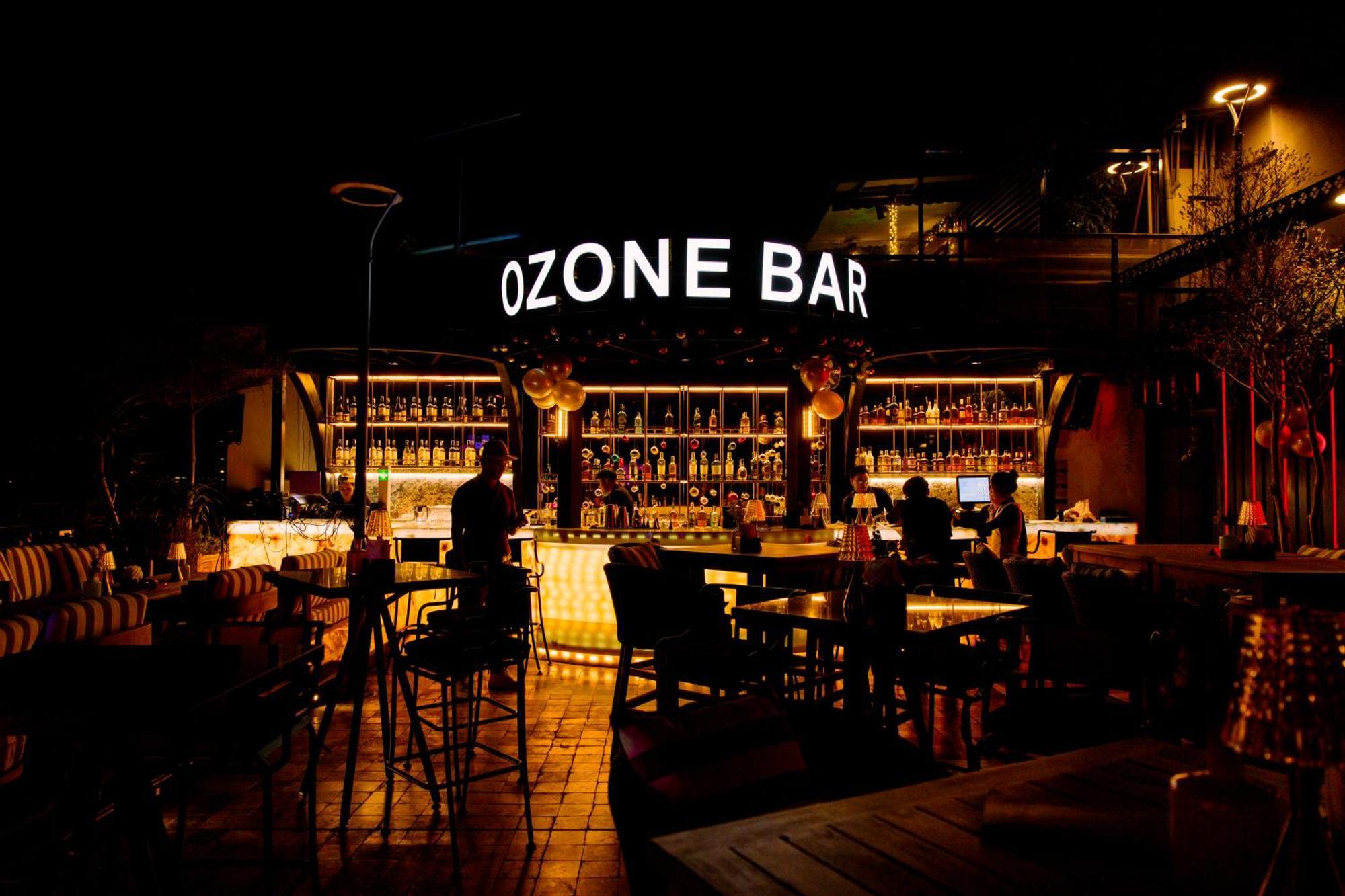 Grand Hotel Du Lac Hanoi Exteriör bild Ozone Bar