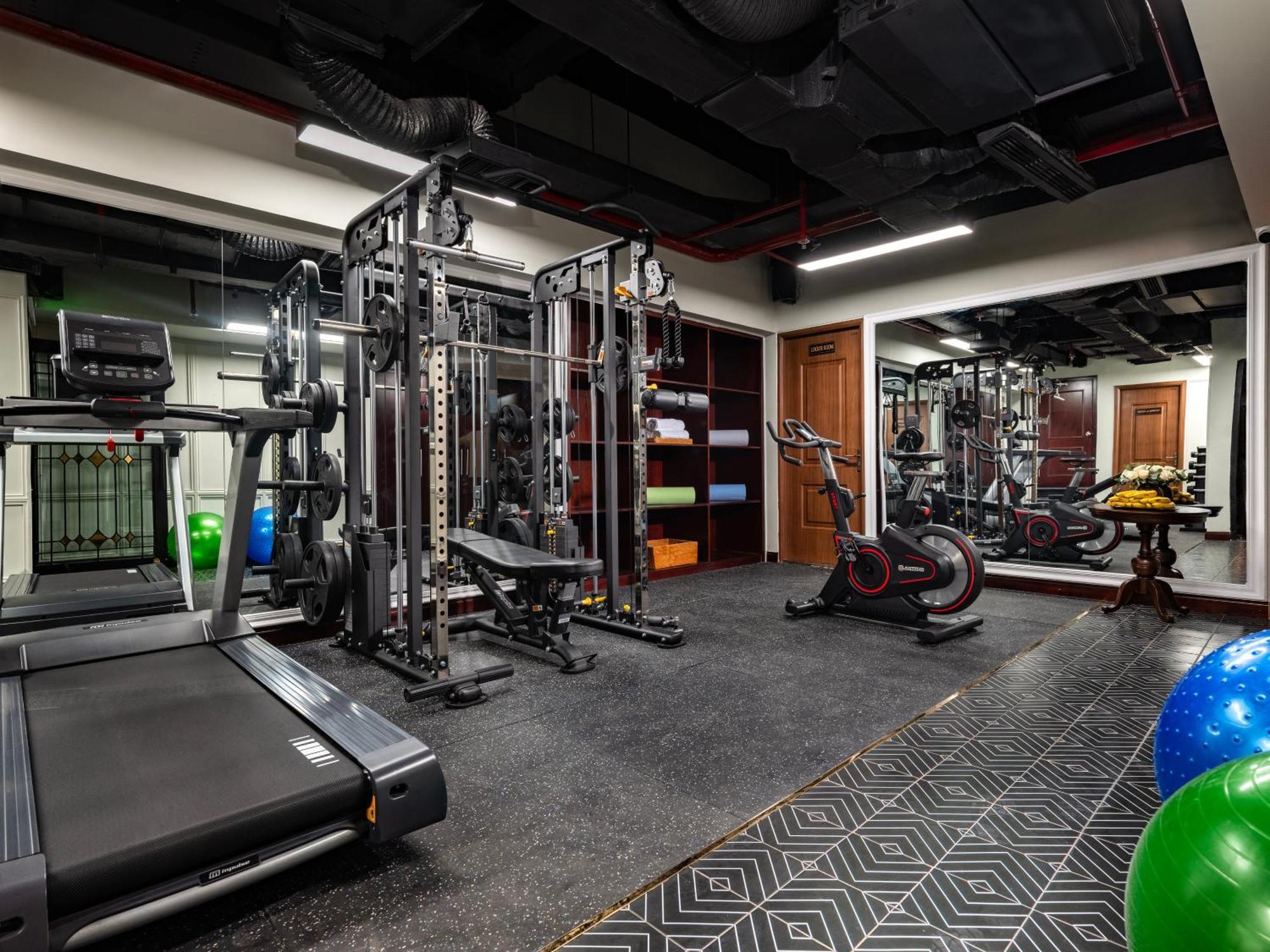 Grand Hotel Du Lac Hanoi Exteriör bild The gym at the hotel