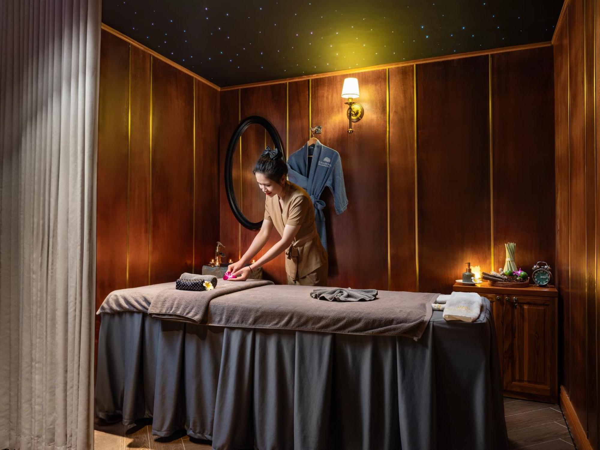 Grand Hotel Du Lac Hanoi Exteriör bild Thai massage