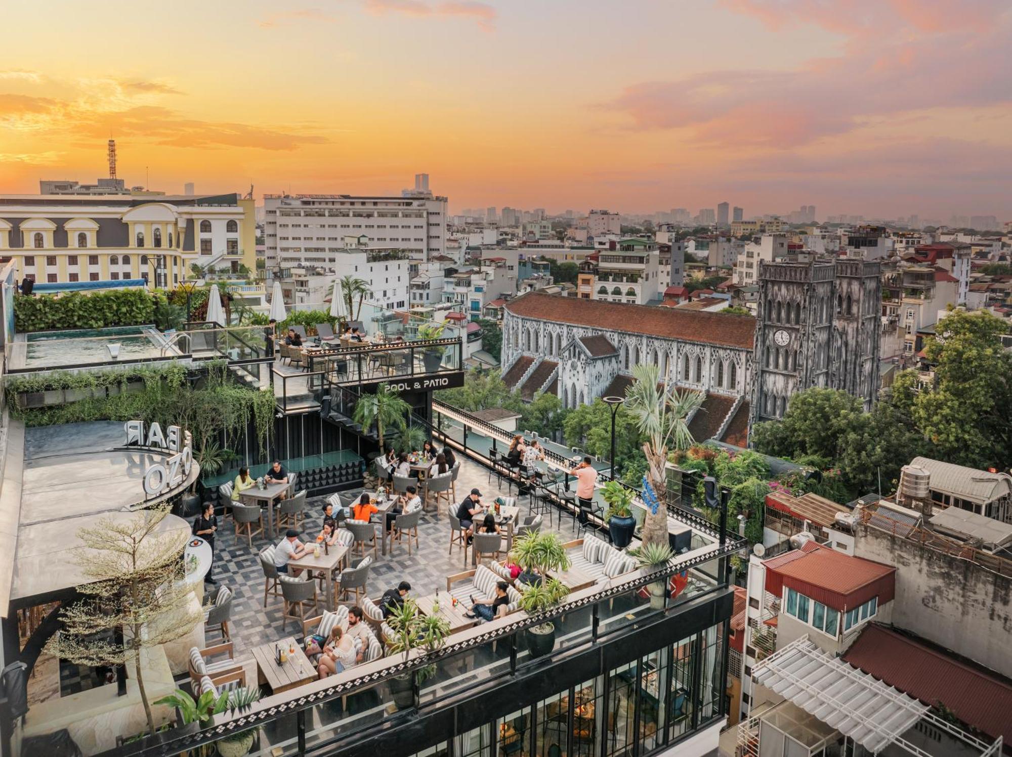 Grand Hotel Du Lac Hanoi Exteriör bild View of the rooftop bar